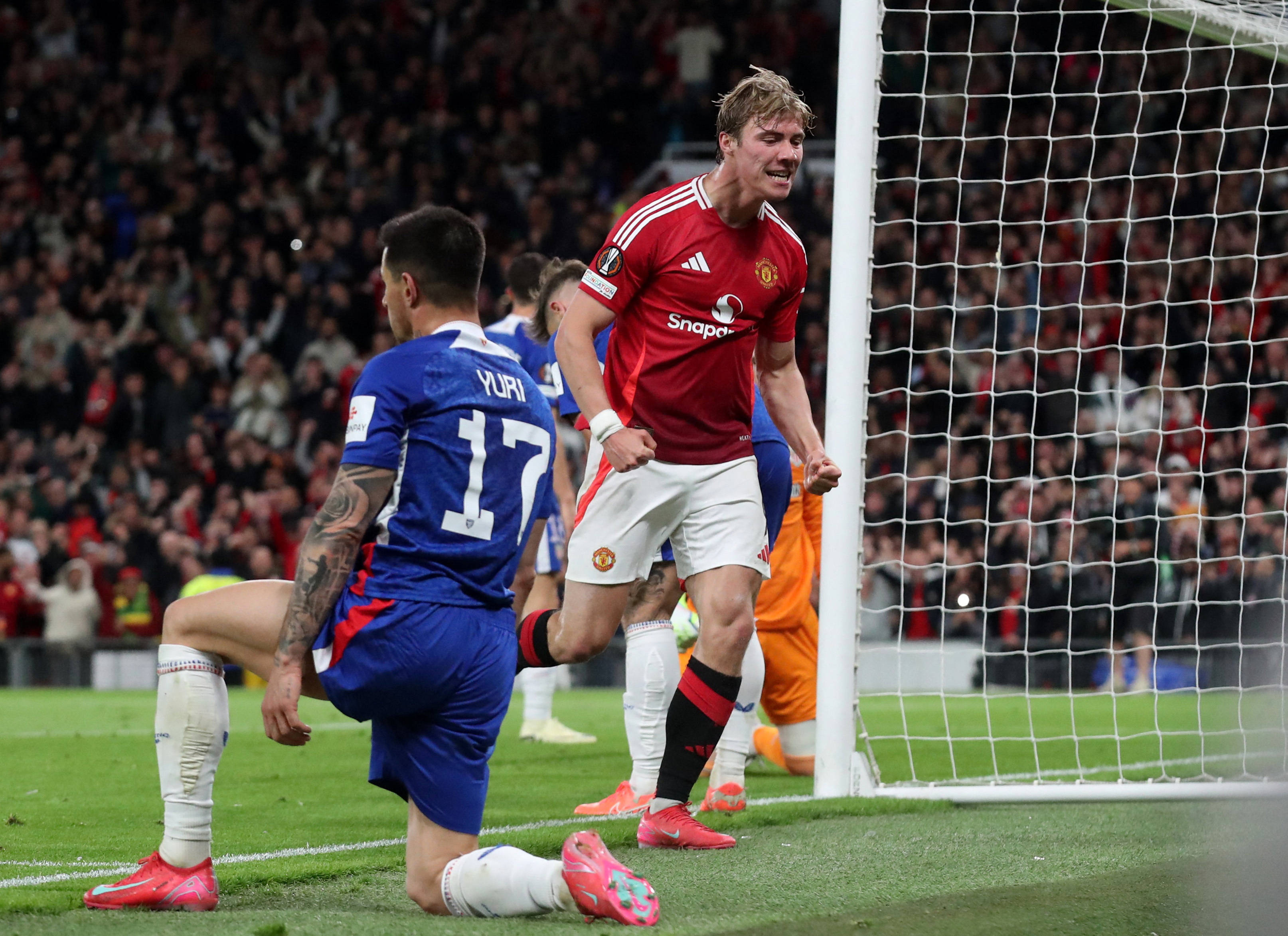 晋级下一阶段引发热议！，德罗巴在切尔西比赛中大比分获胜引发球迷热议的简单介绍