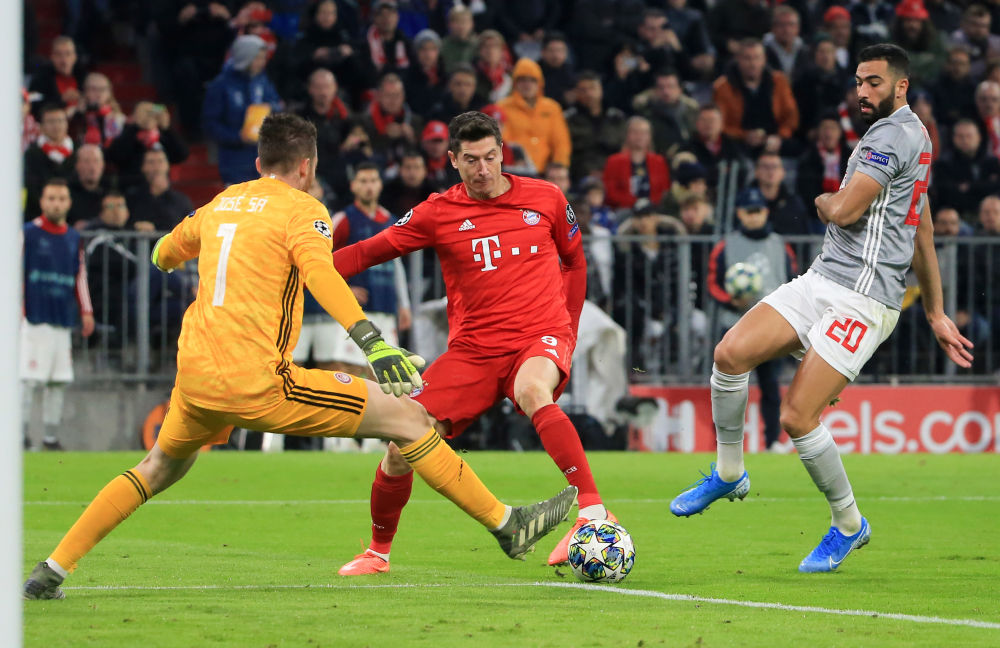 莱万多夫斯基意外战胜C9，重返赛场引爆全场！观众掌声雷动(莱万多夫斯基助攻)