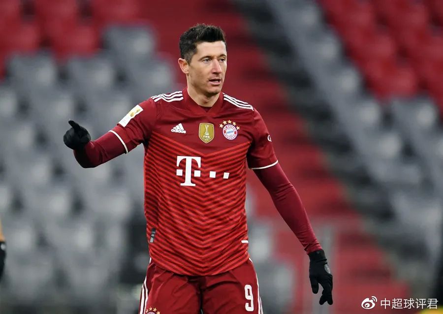 莱万多夫斯基意外战胜C9，重返赛场引爆全场！观众掌声雷动(莱万多夫斯基助攻)