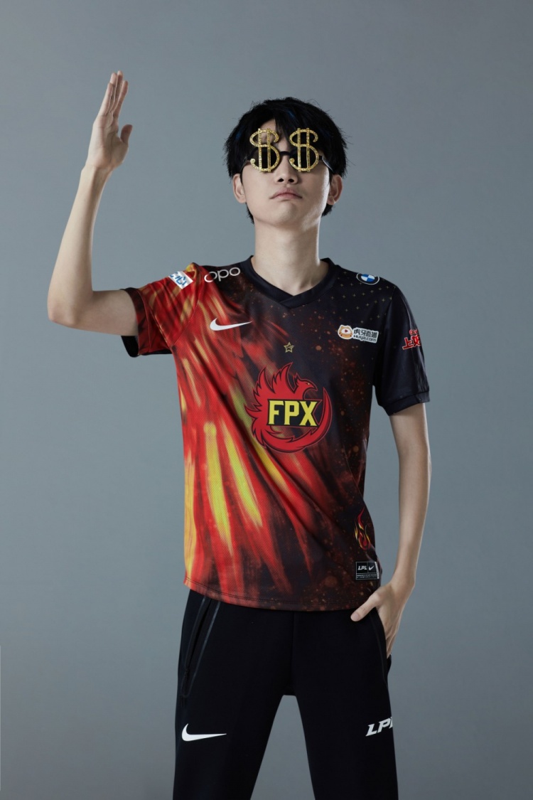 包含FPX引发争议！，Doinb官方宣布锐不可当新规再创辉煌时刻的词条