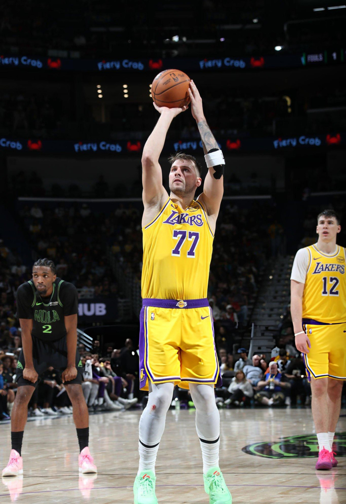 包含东契奇在加拿大队比赛中惊艳表现风云突变武汉三镇赛后官宣签约，里尔遗憾出局备战西甲瞬间刷屏的词条AYX棋牌竞技